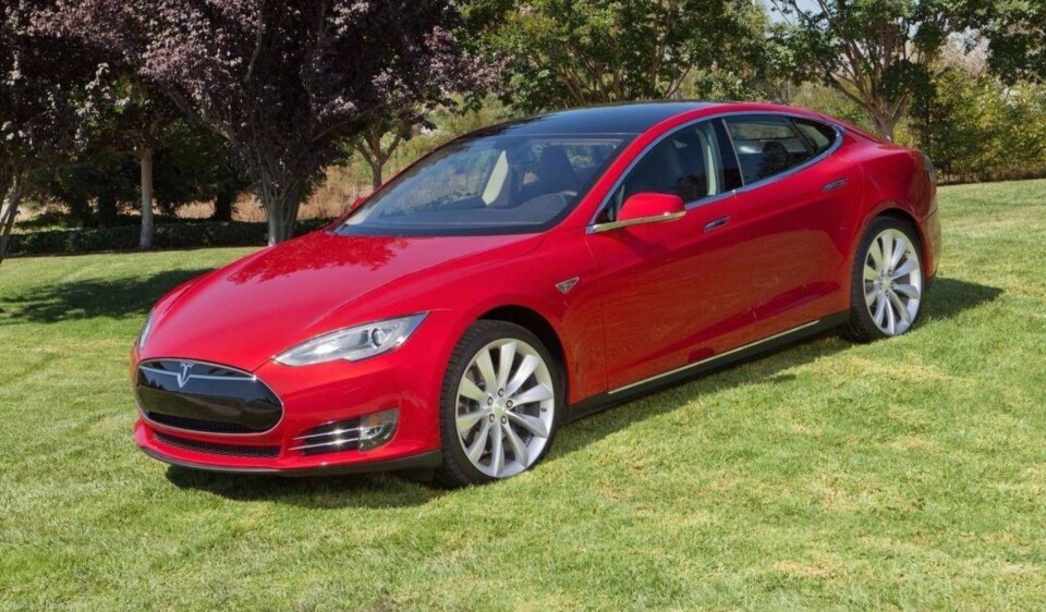 Tesla lover ny modell til 'halv pris'