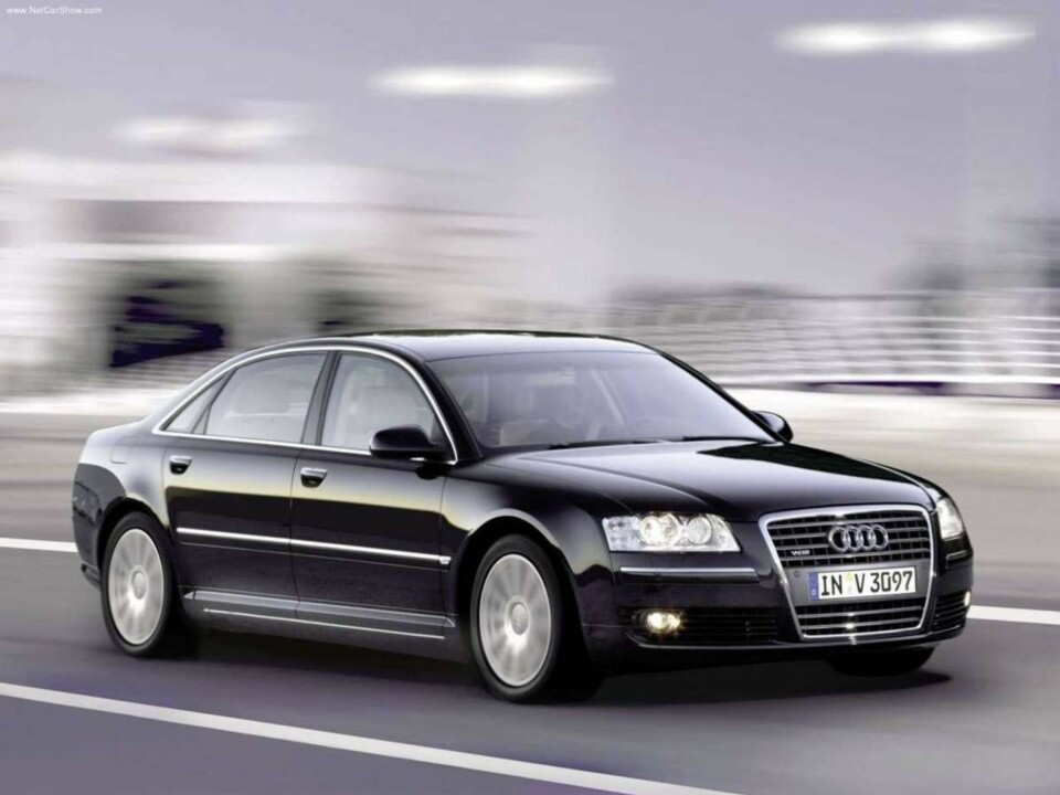 Audi A8 W12 - lang versjon. Et luksusflak som i sin tid var forbeholdt eliten - enten de var direktører, kjendiser eller kongelige. 10 år senere er den oppnåelig for langt flere.