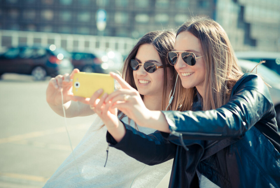 SELFIES ER INN: Ifølge en ny undersøkelse er selfies mer populært å sende med Snapchat enn 'sexting'.