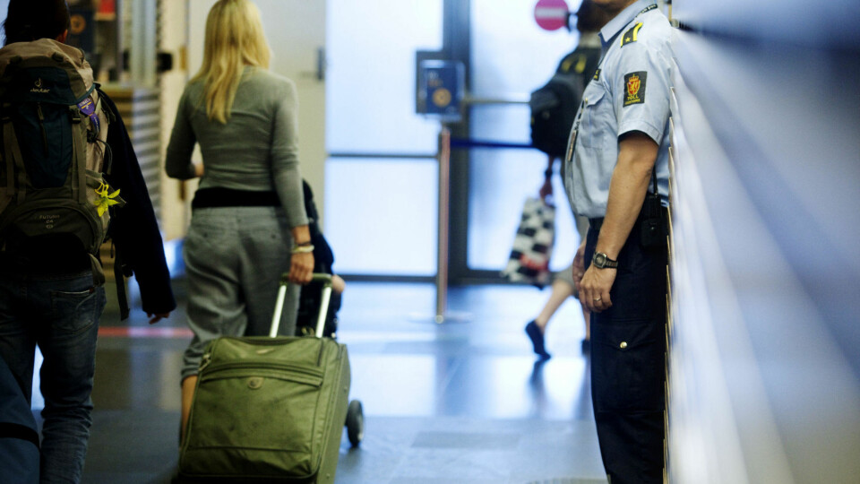 NERVØS: Mange blir veldig nervøse gjennom tollkontrollen, selv når de ikke har noe grunn til det.
