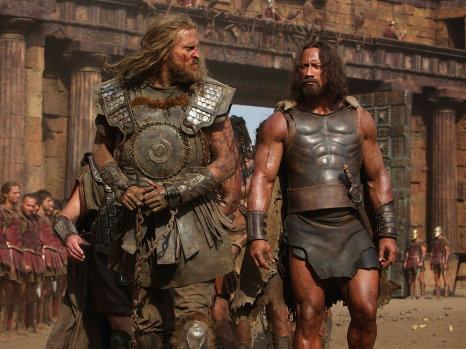 Tobias Santelmann som Rhesus og Dwayne Johnson som Hercules.