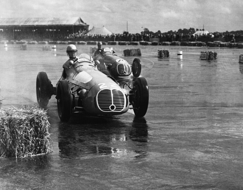 DET FØRSTE LØPET: Racerføreren Chiron kjører en Maserati under Silverstone Grand Prix i 1950 - det første løpet i Formel 1.