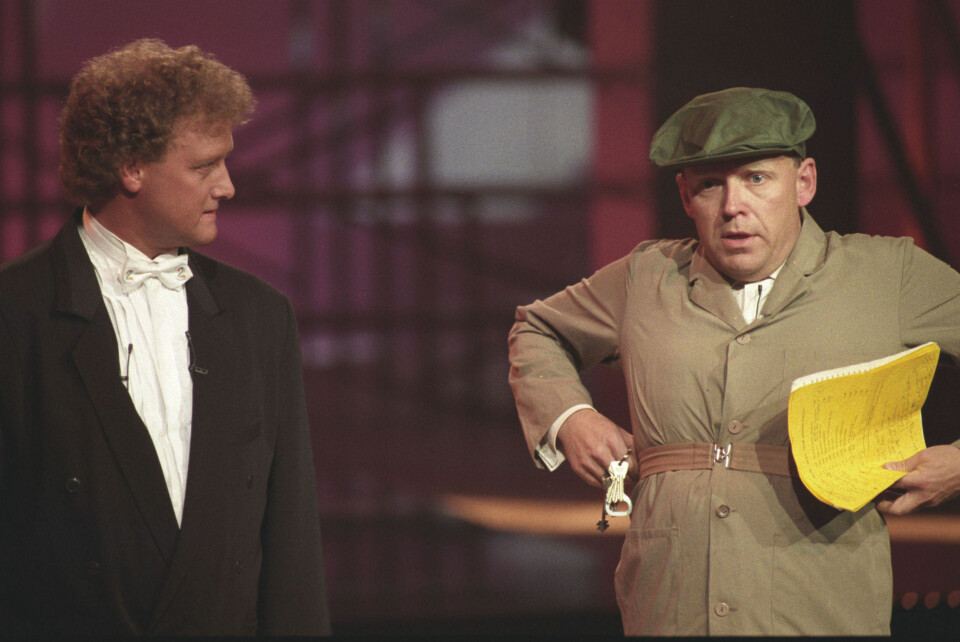 «Vaktmesteren» var en kjent figur Trond-Viggo Torgersen spilte i en årrekke. Her under åpningen av TV2 sammen med Dan Børge Akerø i 1992.