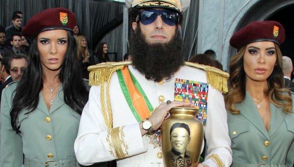 BARON COHEN. Her som Admiral general Aladeen