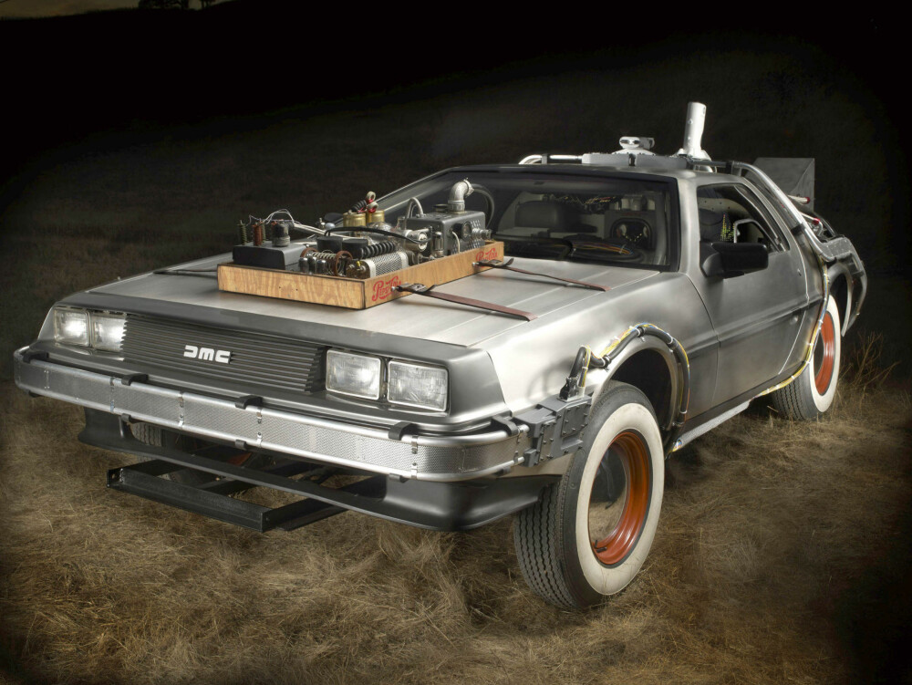 TIDSREISE: I filmklassikeren "Tilbake til fremtiden" var tidsmaskinen laget ut av bilen DeLorean. I virkeligheten er nok svaret på om det er mulig å reise i tid litt mer komplisert enn litt plutonium i bensinen.