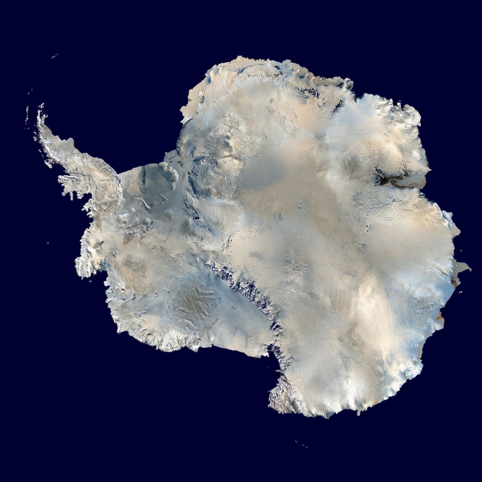 GLOBAL OPPVARMING: Ny forskning viser at global oppvarming også påvirker tyngdekraften over Antarktisk. Her et sammensatt satellittbilde av Antarktika.