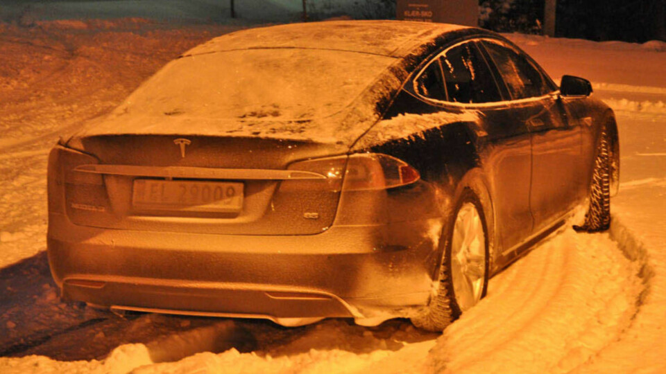 Advarer mot Tesla på vinterføre