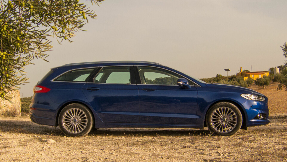 Fra siden har nye Mondeo elementer av BMW over seg.