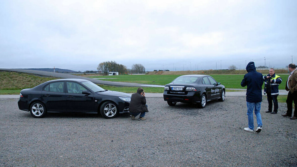Broom-redaksjonen var opptatt av å forevige møtet med den elektriske bilen.