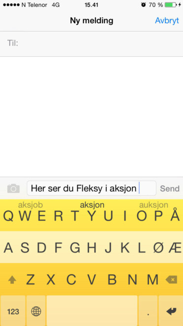 Fleksy lar deg velge ordene ved å sveipe tastefingeren din opp eller ned.