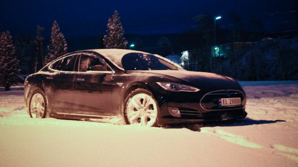MANGE SOM VENTER PÅ 4X4: Snart kommer Tesla Model S med Dual Drive - firehjulsdrift - og det er det mange nordmenn som gleder seg til ...