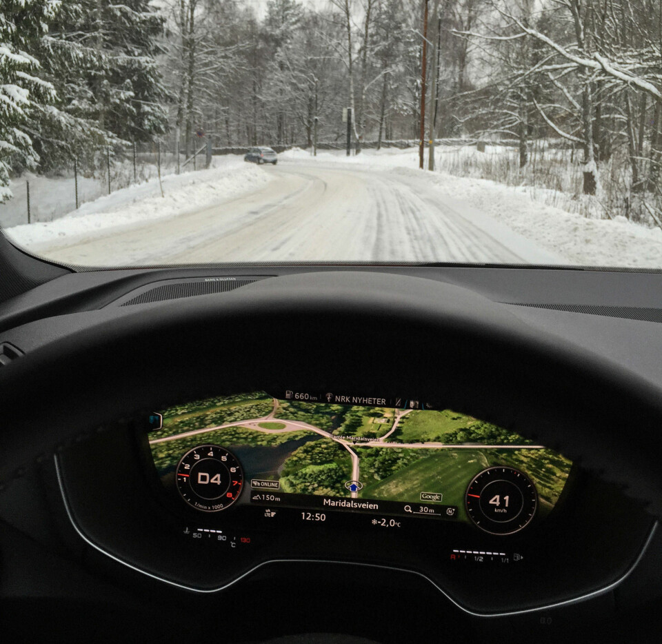 Vei og GPS i sysnfeltet samtidig.