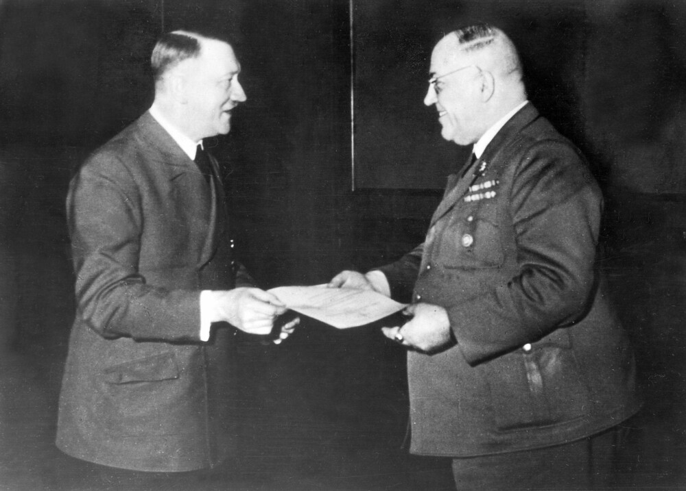 LIVLEGE: I 1937 blir Morell utnevnt til Hitlers livlege. Det valget var det ikke alle som likte blant diktatorens nærmeste.
