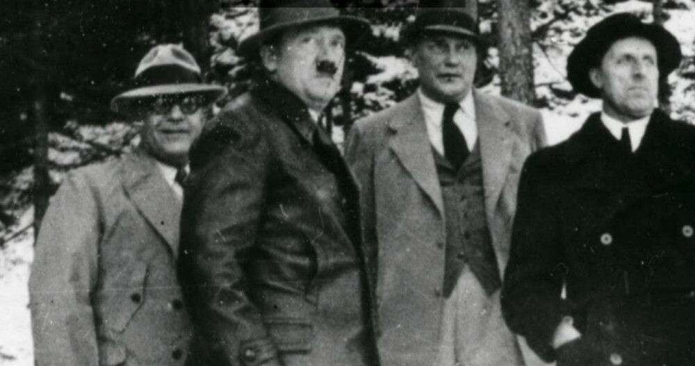 NÆRE VENNER: Morell og Hitler ble nære venner, noe ikke alle i Hitlers innerste krets likte. Morell og Hitler til venstre i bildet.