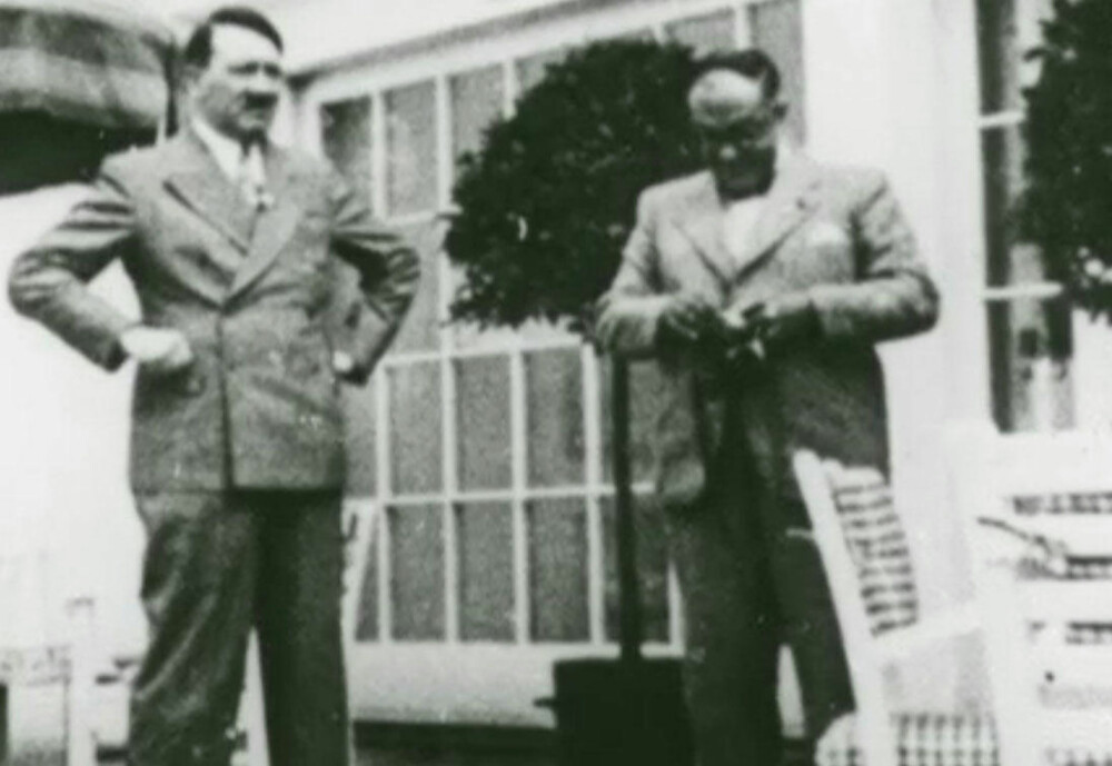 MED PÅ TUR: Etter Theodor Morell ble Hitlers livlege var han ofte med på diktatorens private reiser. Her fra en tur på Hitlers ferieresidens i Berghof.