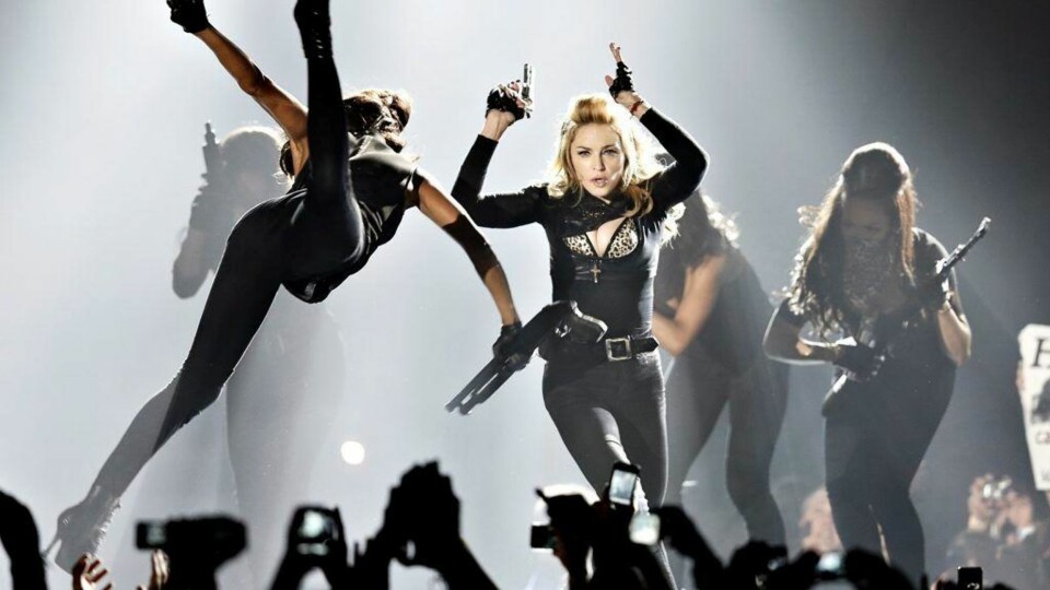 Madonnas lastebil veltet i Sverige