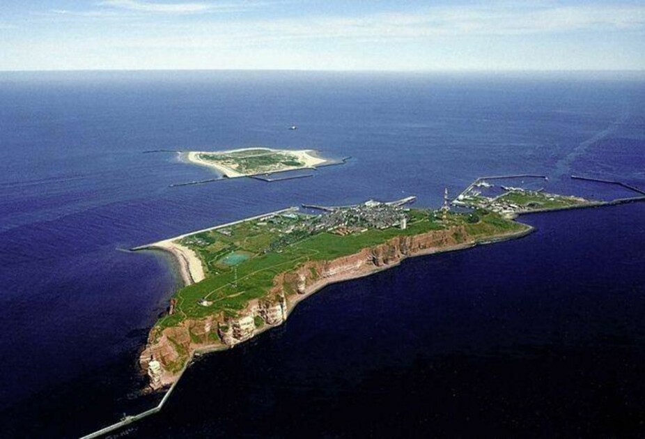 Øya Heligoland utenfor Tyskland ble utsatt for en kraftig eksplosjon i kjølvannet av andre verdenskrig. Men britene klarte ikke å utslette hele øya, som de hadde et håp om.