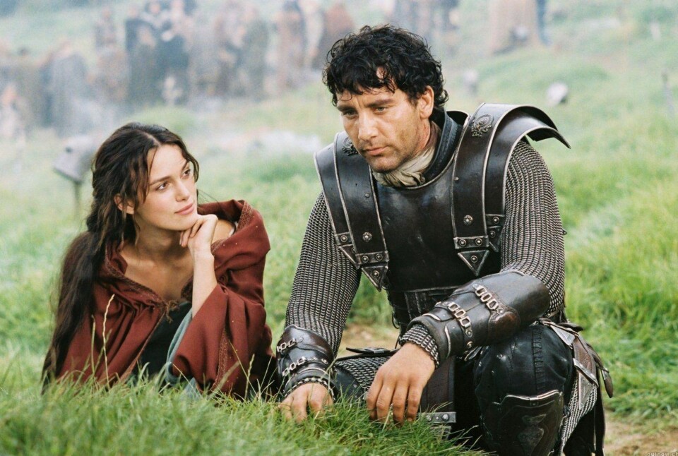 Keira Knightley som Guinevere og Clive Owen som King Arthur i filmen med samme navn, fra 2004.