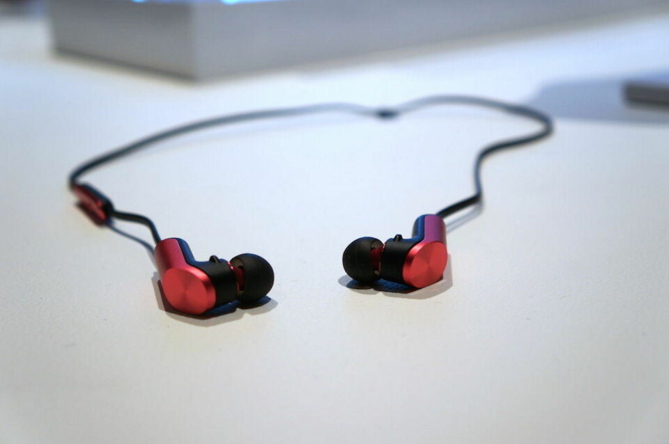 Med TalkBand N1, som både er et sett trådløse in-ear-hodetelefoner, et bluetooth-hodesett OG en fitness-tracker, beveger Huawei seg inn på helt nytt territorium.