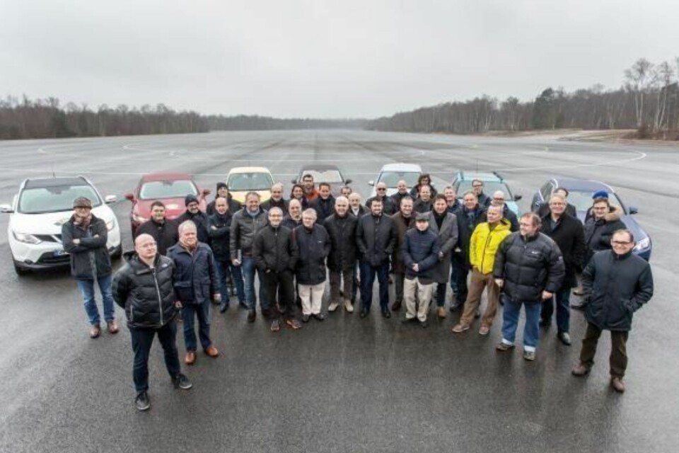 Årets jury sammen med finalist-bilene.