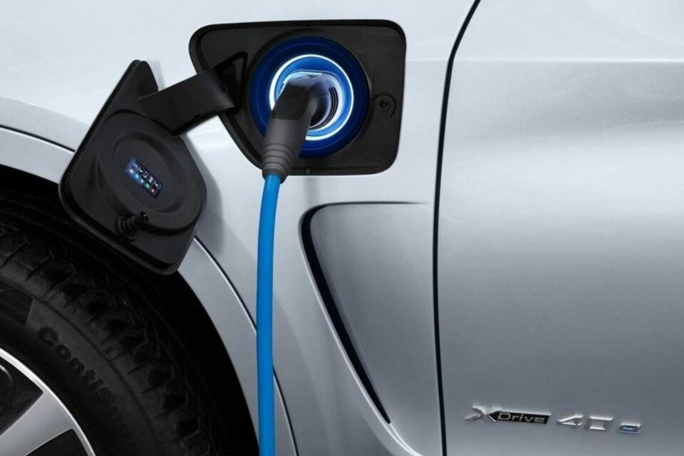Nå kan også BMW X5 lades.