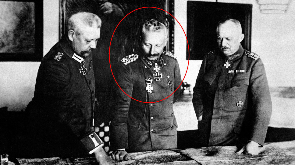 <b>HVORFOR STILLER VI KLOKKA? </b>Keiser Vilhelm II, her sammen med Hindenburg og Ludendorff, innførte som første statsleder sommertid - for å spare drivstoff under 1. verdenskrig.