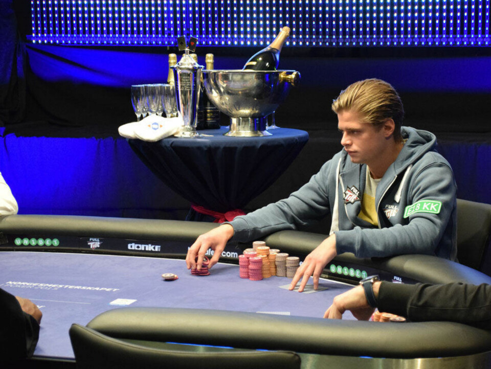 LEDER: I skrivende stund leder Jonathan Spæren med flest sjetonger. Men i poker snur ting fort og krigen er langt fra over.