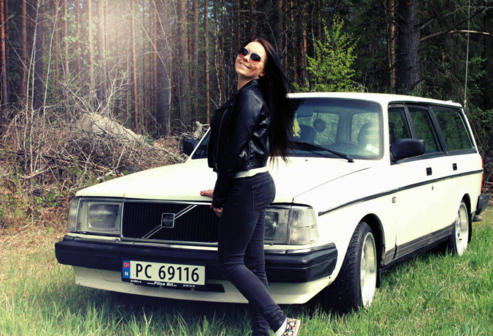 Ida Marie Olsen har skaffert seg drømmebilen - en hvit Volvo 245. Og den skal ikke bli nedlesset av styling. – Jeg vil ha en 'clean' bil, sier hun.
