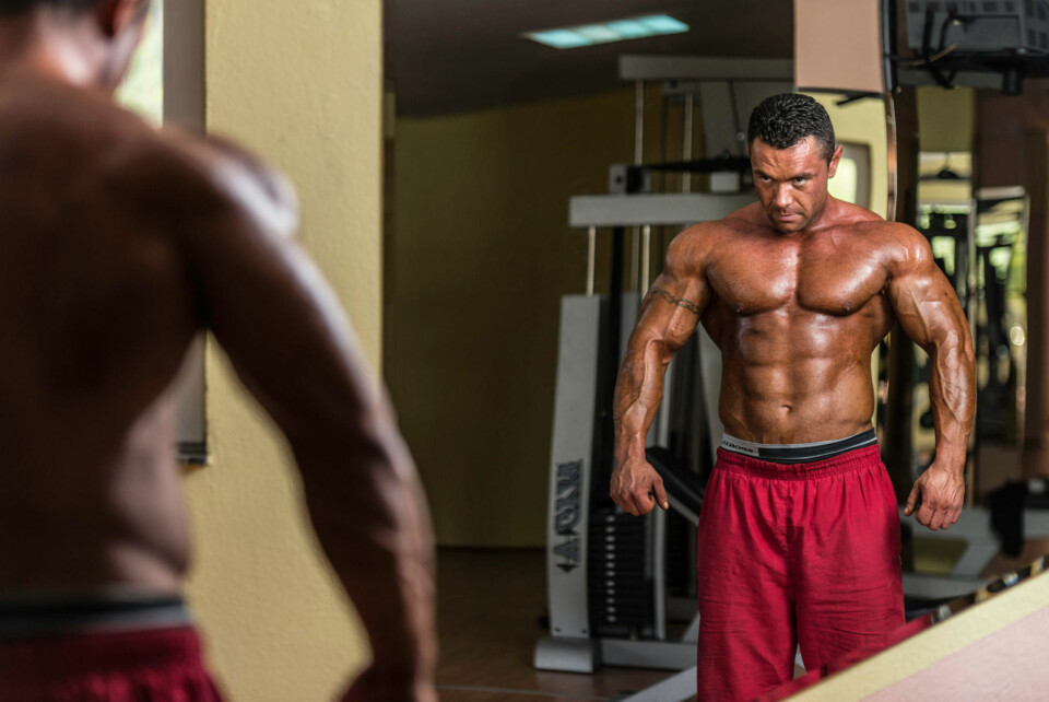 Klart det er fristende å ta flexebilder når kroppen er «pumpa» og lyset er på sitt beste når du er på trening, men det er ikke sikkert alle andre skjønner hvorfor du står der og beundrer deg selv.
