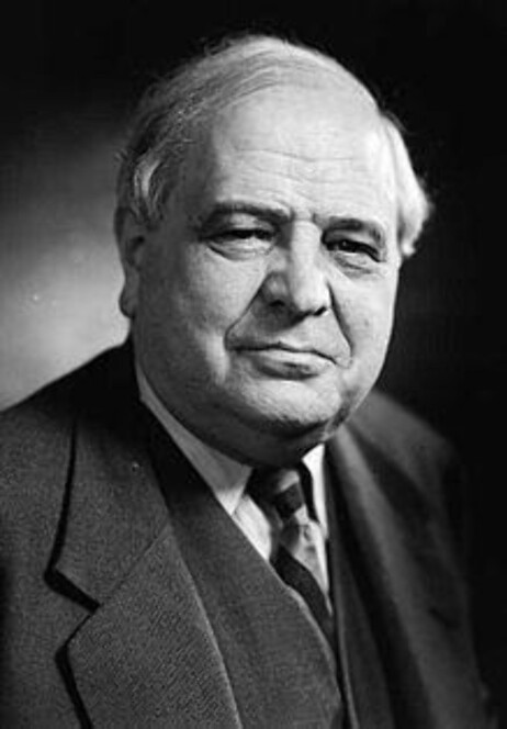 Carl Joachim Hambro fra Bergen var i lang tid sjefredaktør i Morgenbladet. Han var stortingspresident i 1940, og representerte partiet Høyre.