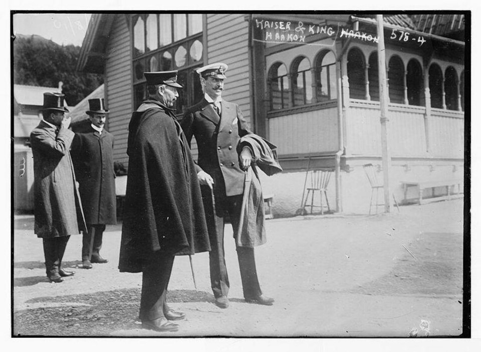 Kong Haakon VII og keiser Wilhelm II i Norge før utbruddet av den første verdenskrigen. Vilhelm II av Tyskland, som han kalles i Norge, var stor Norgesvenn og var med på å gjøre Norge kjent i Tyskland. Han var romantisk fascinert av vikingtiden, en fascinasjon som ble delt av mange nazister.