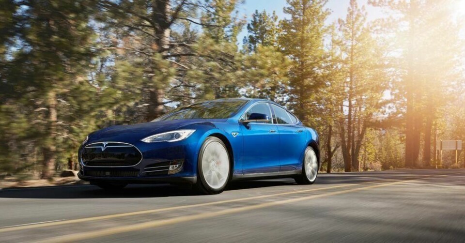 Tesla har en ny modell på gang – igjen. Denne gangen har de gitt Model S enda en ny batteripakke på 70 kWh, i kombinasjon med firehjulsdriftsystemet Dual Drive. Det kan fort vise seg å bli den mest populære Model S-en blant norske kjøpere.