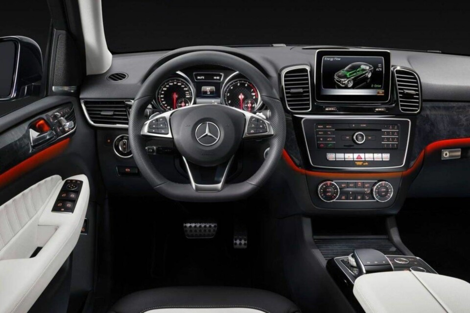 OPPGRADERT: Mercedes GLE har fått en oppgradering også innvendig i forhold til utgående ML.