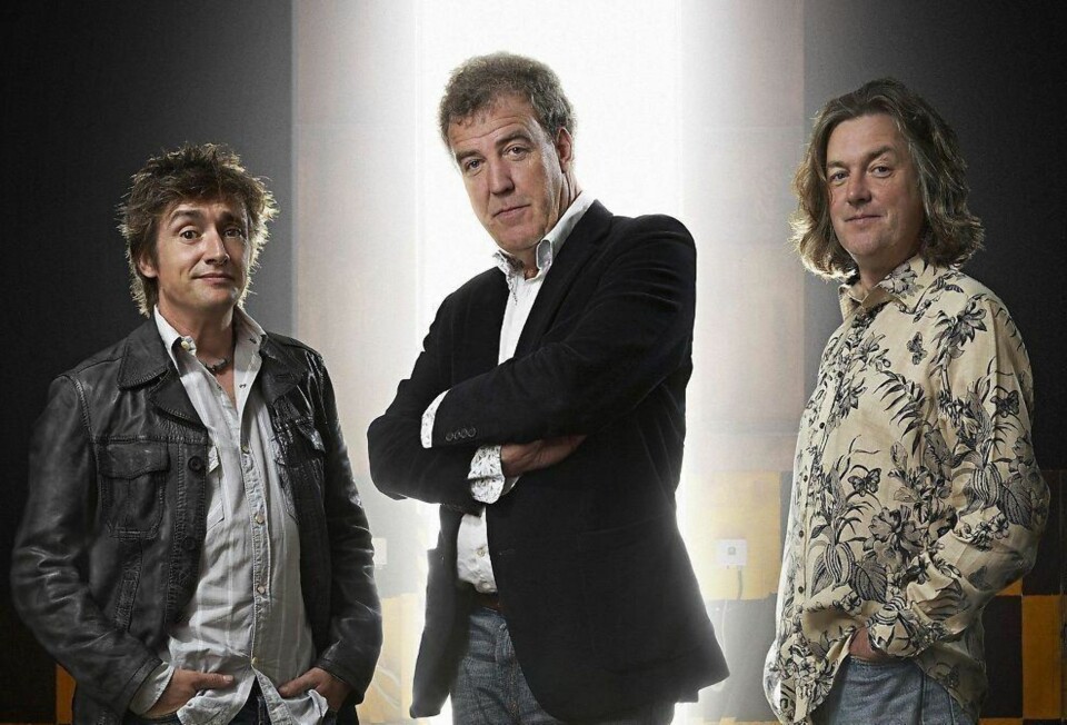 Et smutthull i kontrakten kan gjøre det mulig for Clarkson å igjen lage bil-TV. Her sammen med Top Gear-kollegaer James May og Richard Hammond. Foto: Top Gear Live
