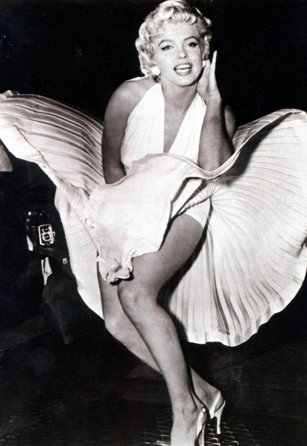 IKON: Marilyn Monroe er en av filmhistoriens største ikoner og det finnes mange konspirasjonsteorier om hennes død i 1962. Nå hevder en nettsiden at en tidligere CIA-agent tok skuespilleren av dage - noe som bare er oppspinn.