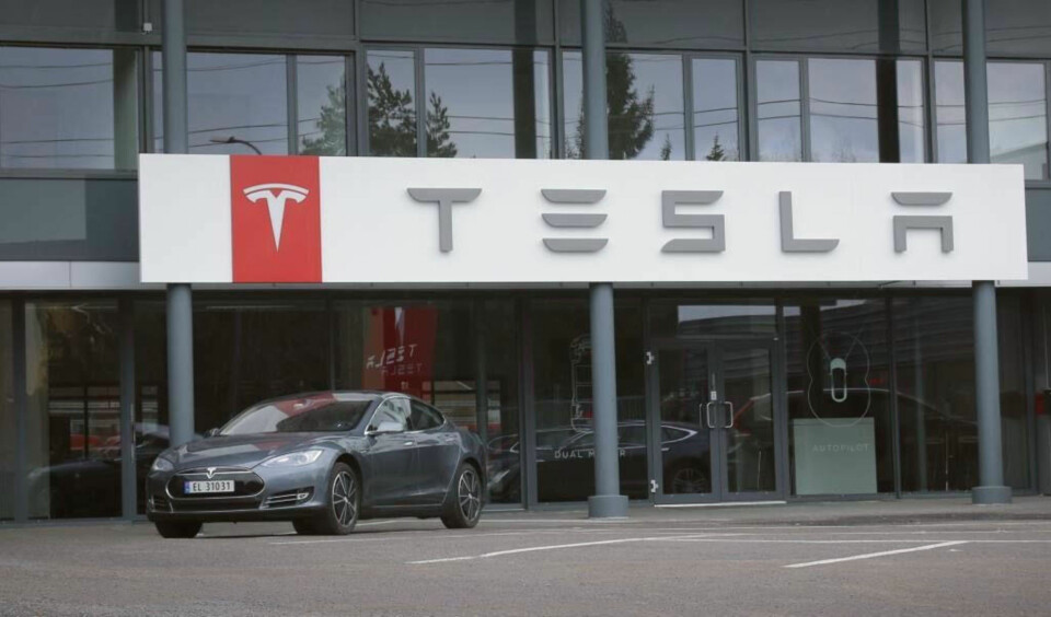 Tesla har vært en storselger i Norge, men nå ønsker regjeringen å endre bilavgiftene slik at dyre elbiler kommer dårligere ut enn billigere elbiler.