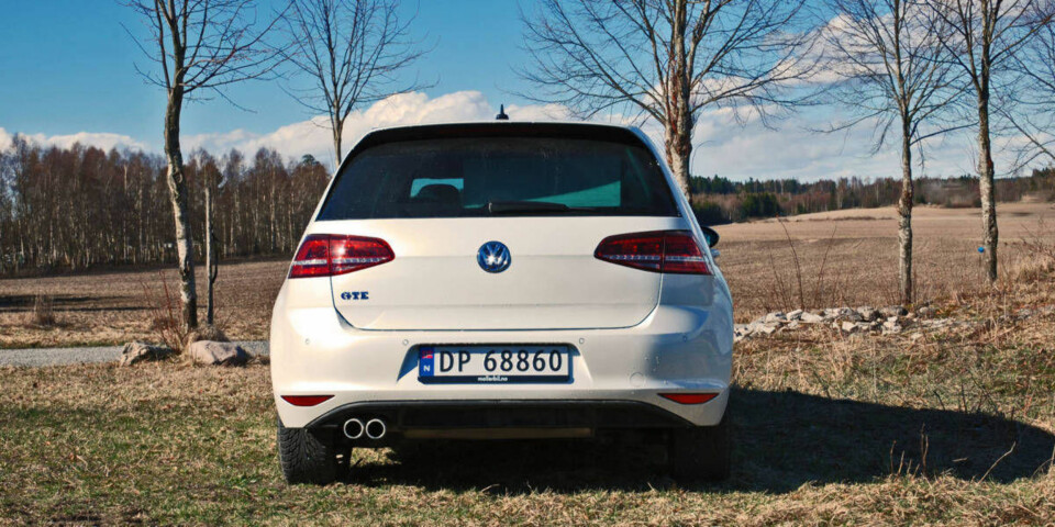 Hekken er mer anonym enn fronten. VW gjør ikke noen store visuelle poenger ut av at Golf nå også har blitt ladbar hybrid.