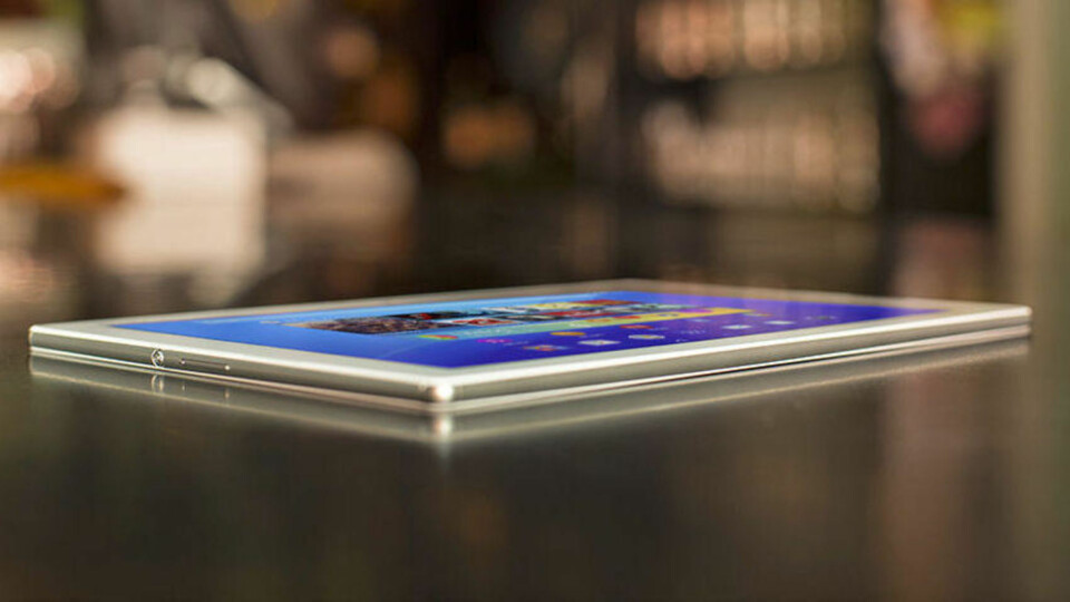 Sony Xperia Z4 Tablet er med sine 6,1 millimeter like tynn som iPad Air 2, og det slankeste Android-nettbrettet vi har testet hittil.