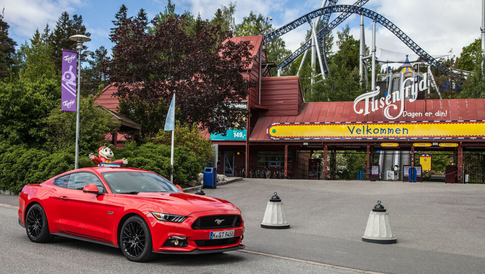 Du trenger ikke å reise på fornøyelsespark, når du har en Mustang GT.