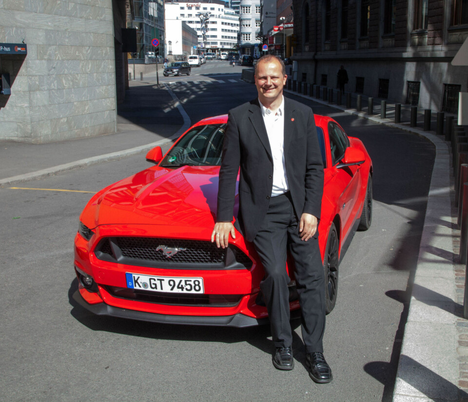 Samferdselsminister Ketil Solvik-Olsen fikk seg en svingom i Mustang GT, og mente at bilen kunne vært belagt med noe mindre avgifter.