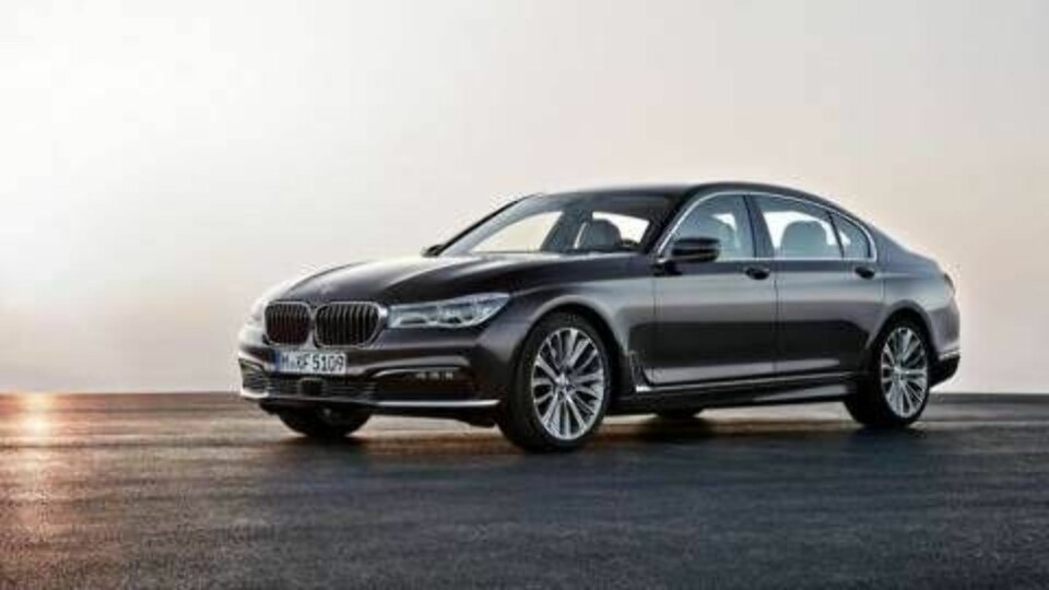 Mercedes S-klasse og Audi A8 har nok grunn til å se opp når BMW 7-serie kommer i helt ny utgave.