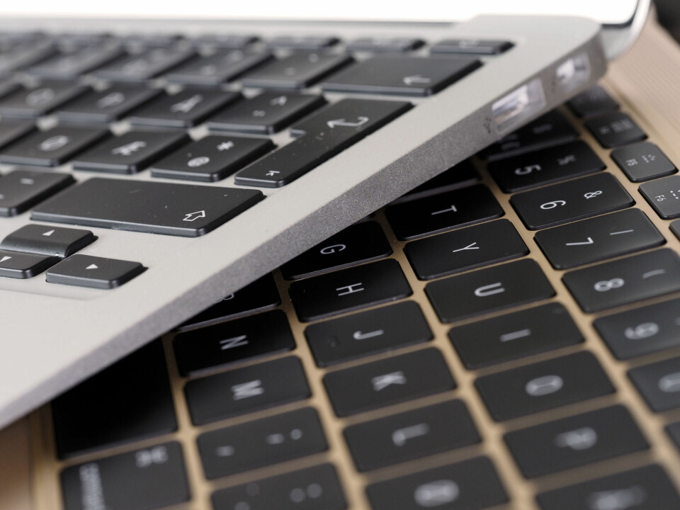 Den nye MacBook har et tastatur i full størrelse, men tastene har stort sett nesten ingen trykkmotstand, og hver enkelt tast er 17% større enn på tidligere MacBook-tastaturer.