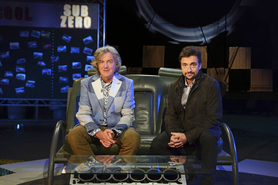 JEREMY CLARKSON MANGLER: James May og Richard Hammond leder sitt siste 'Top Gear' uten Jeremy Clarkson. James May er overrasket over at han ikke fikk mer pepper for jakka si.