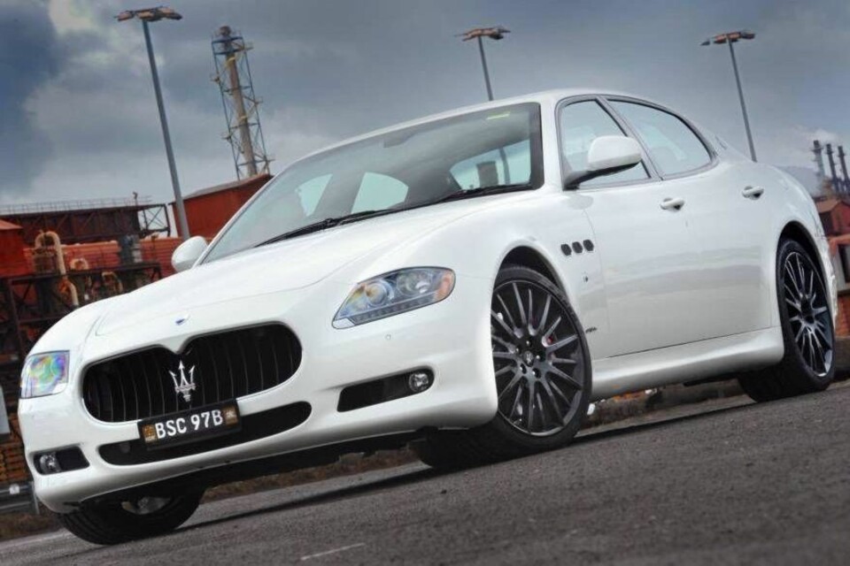 Maserati Quattroporte er ikke den rimeligste bilen å søle et spann maling inni, bilen ble rett og slett kondemnert etter uhellet.