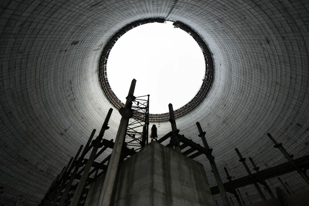 NUCLEAR FALL: Dette er innsiden av kjøletårnet på kjernekraftverket i Tsjernobyl som aldri ble fullført. Kjøletårn ser imponerende ut fra utsiden, men de er enda mer imponerende innvendig.
