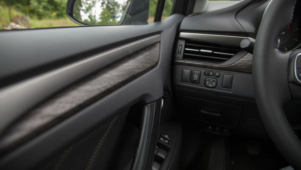 Dette er premium-detaljer som vi ikke er blitt bortskjemt med fra Toyota tidligere.