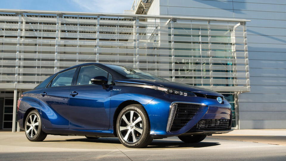 MIRAI: Toyota slipper sin hydrogenbil på det europeiske markedet i løpet av høsten. Selv om bilen er helt avgiftsfri her i Norge, har Toyota merkelig nok bestemt at den ikke kommer hit før til neste år.