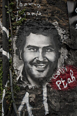 POPULÆR: Selv om Pablo Escobar kastet Colombia inn i en ti år lang blodig krig på 80-tallet, er han fortsatt en helt i deler av landet. Her en graffiti til ære for forbryteren.