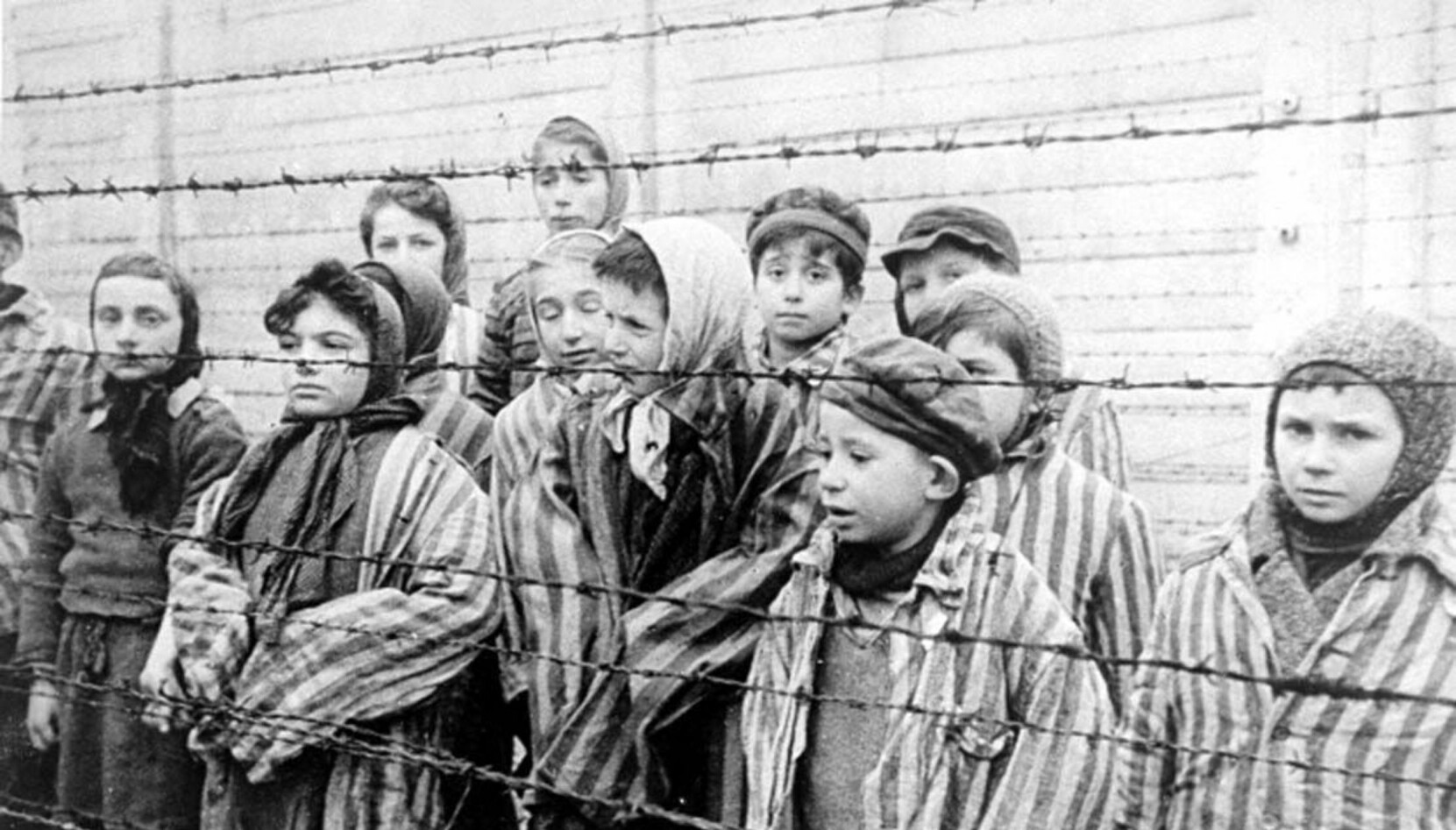 <b>BARE FORSØKSDYR FOR MENGELE:</b> Disse Jødiske tvillingene ble holdt i live til Josef Mengeles eksperimenter. De overlevde da Den røde armé frigjorde dødsleiren i januar 1945.
