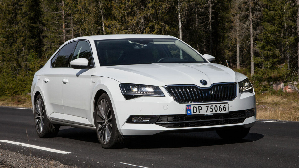VOKSEN: Skoda Superb ligner stadig mer på sine mer eksklusive konkurrenter, og har klassens beste plass.